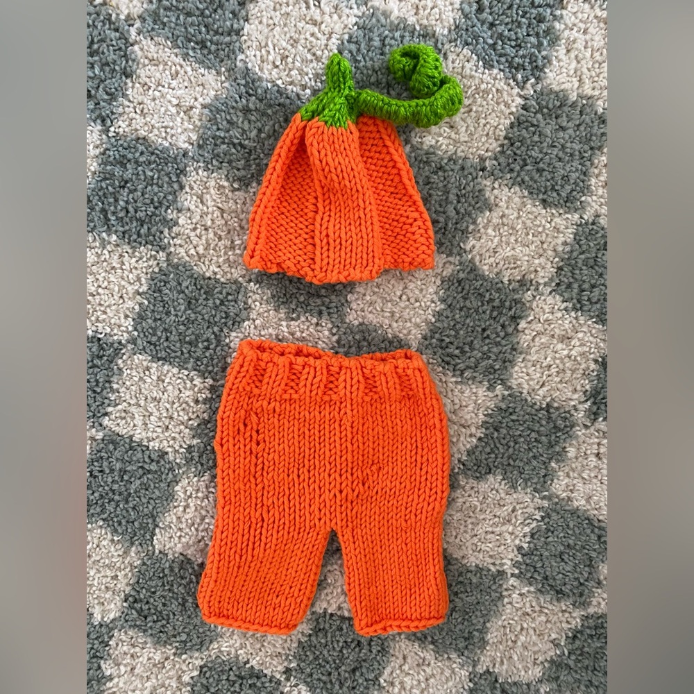 Newborn Photoshoot | Pumpkin Costume